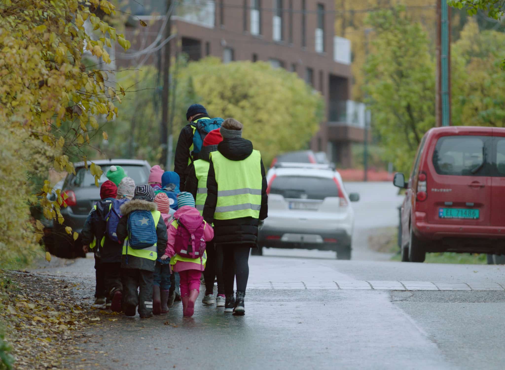 Barnehagen på tur i trafikken